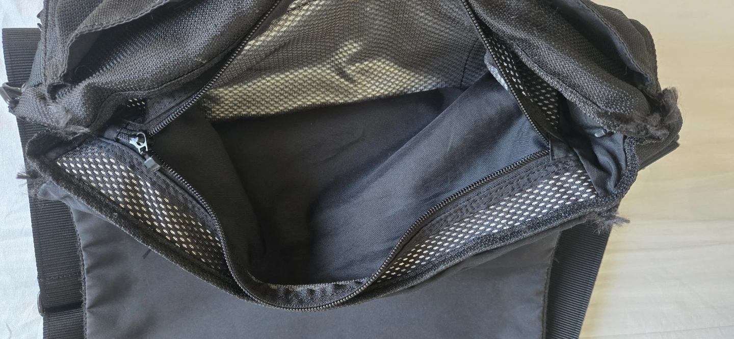 TUMI Black Messenger Bag - photo 4