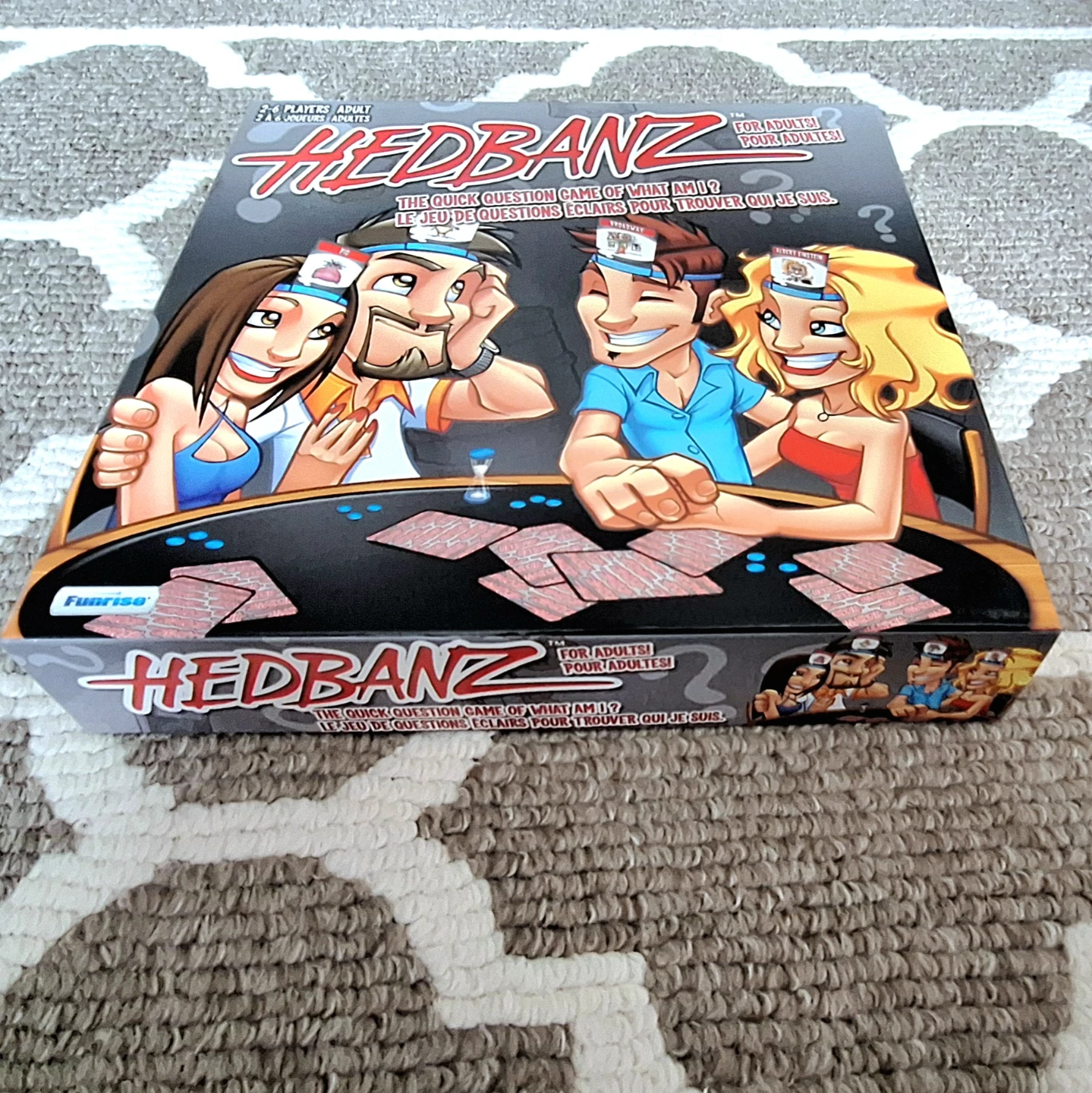 Hedbanz game - like new for adults/teens - photo 3
