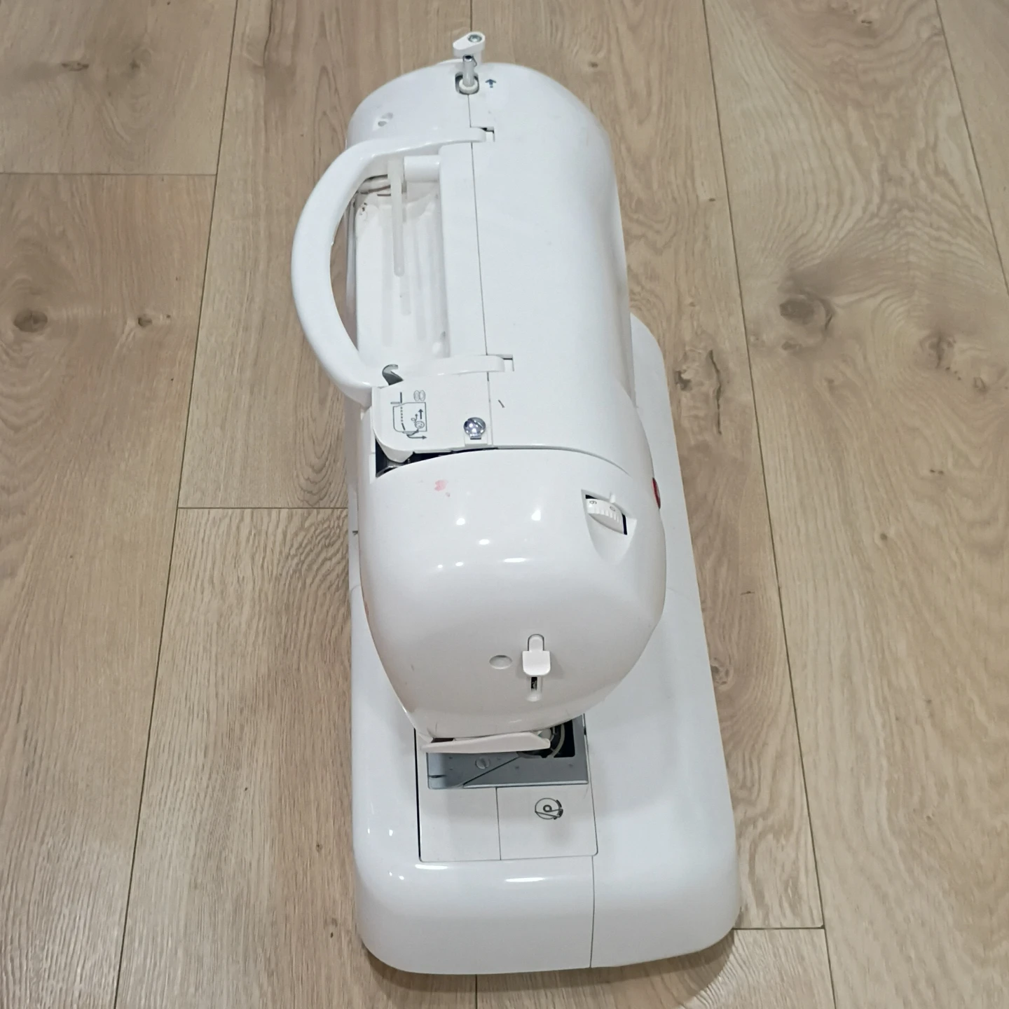 Singer Curvy Sewing Machine