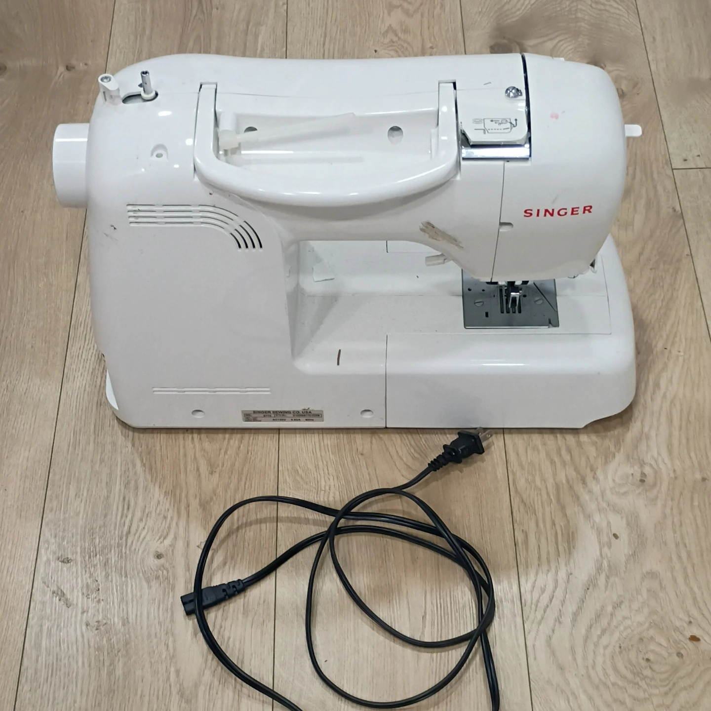 Singer Curvy Sewing Machine - photo 2