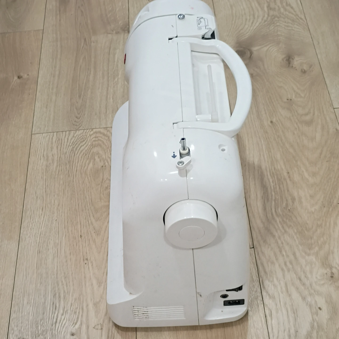 Singer Curvy Sewing Machine - photo 3