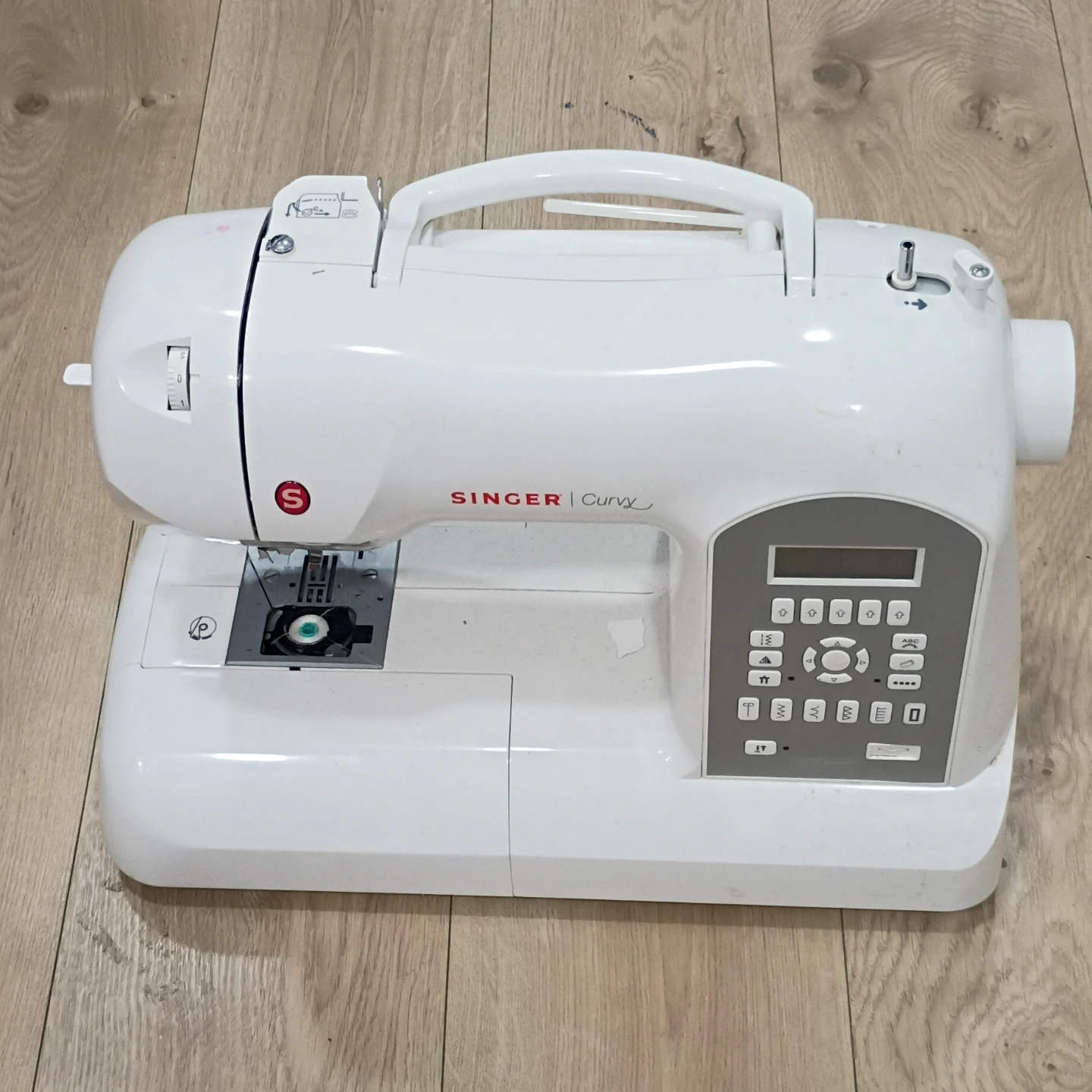 Singer Curvy Sewing Machine - photo 4
