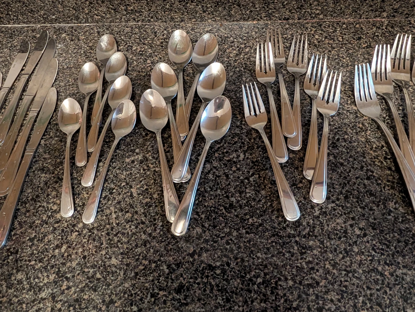 30 pieces Stainless Steel Cutlery Set - Forks, Spoons, Knives - photo 2