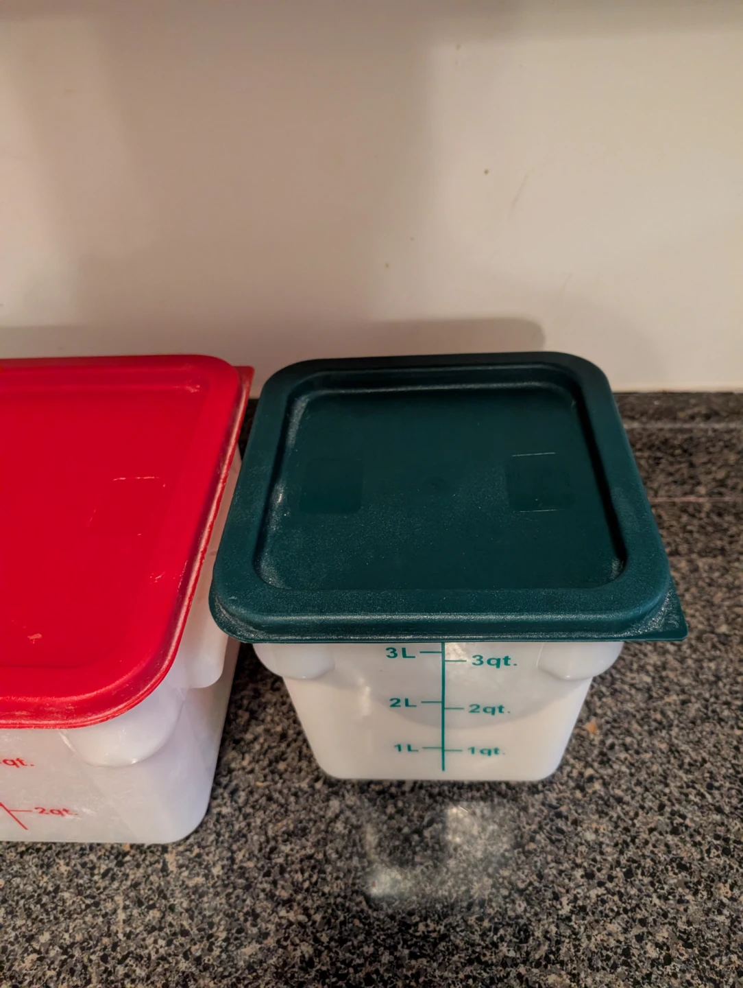 2 Food Storage Containers with Lids - photo 3