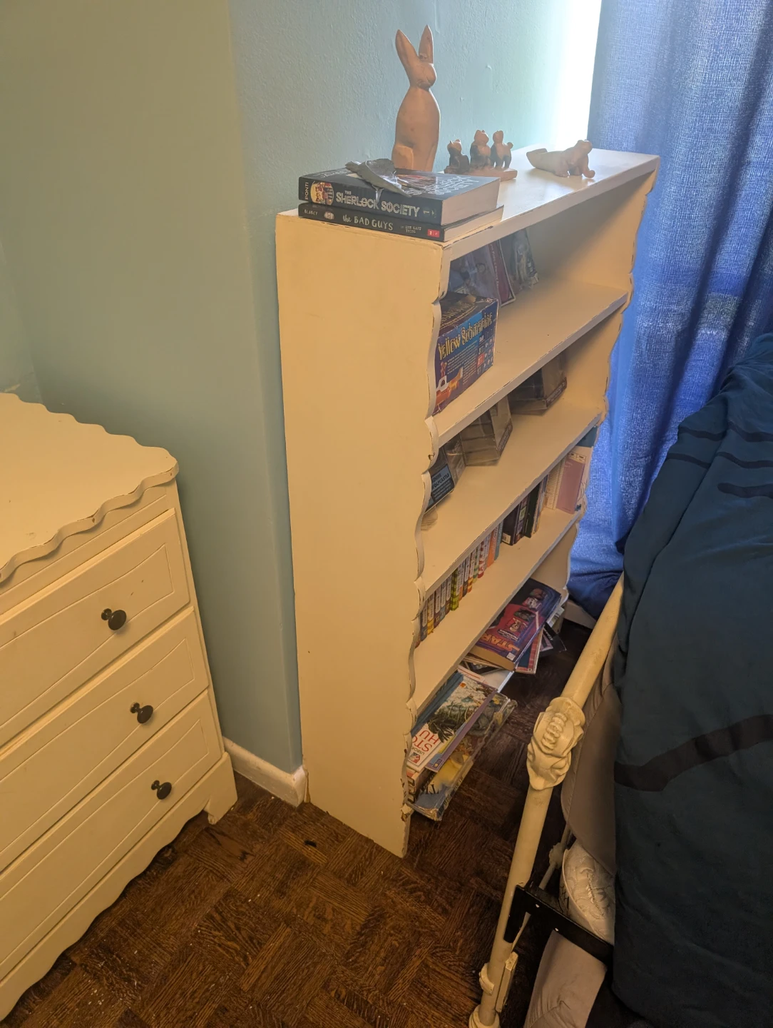 White Vanity Desk, Dresser and bookshelf - photo 3