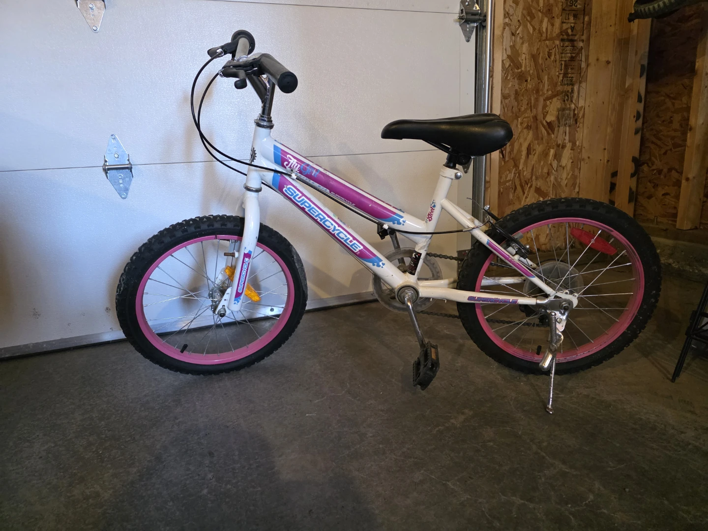 Supercycle Kids 18" Bike - White/Pink