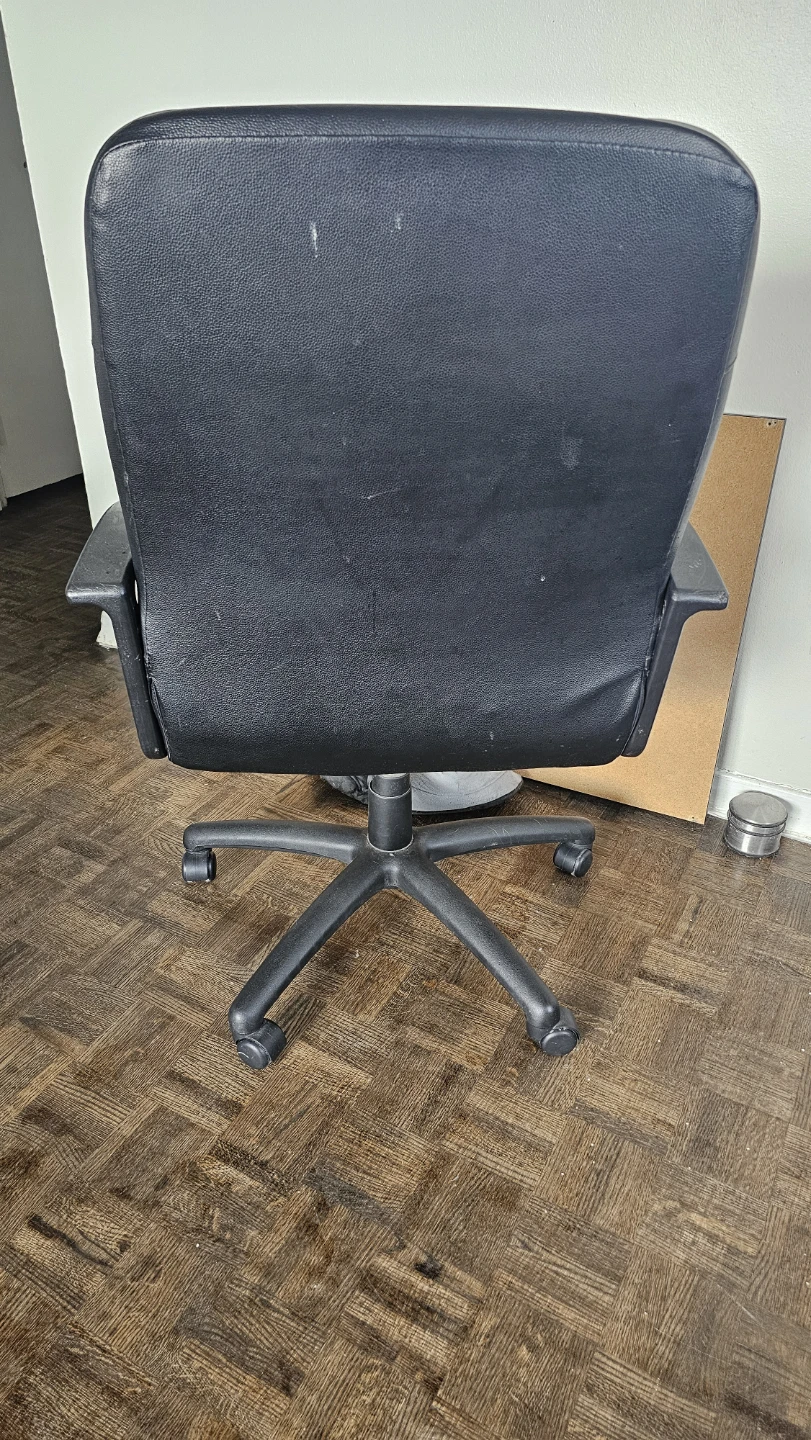 Black Office Chair - photo 4