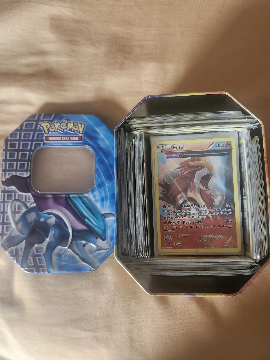 Pokémon Tin full of Random Cards