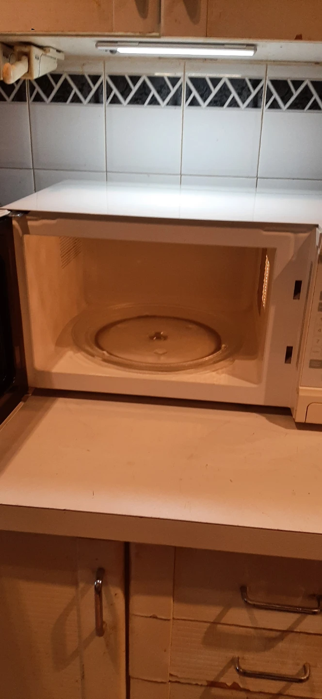 White Microwave Oven - photo 2