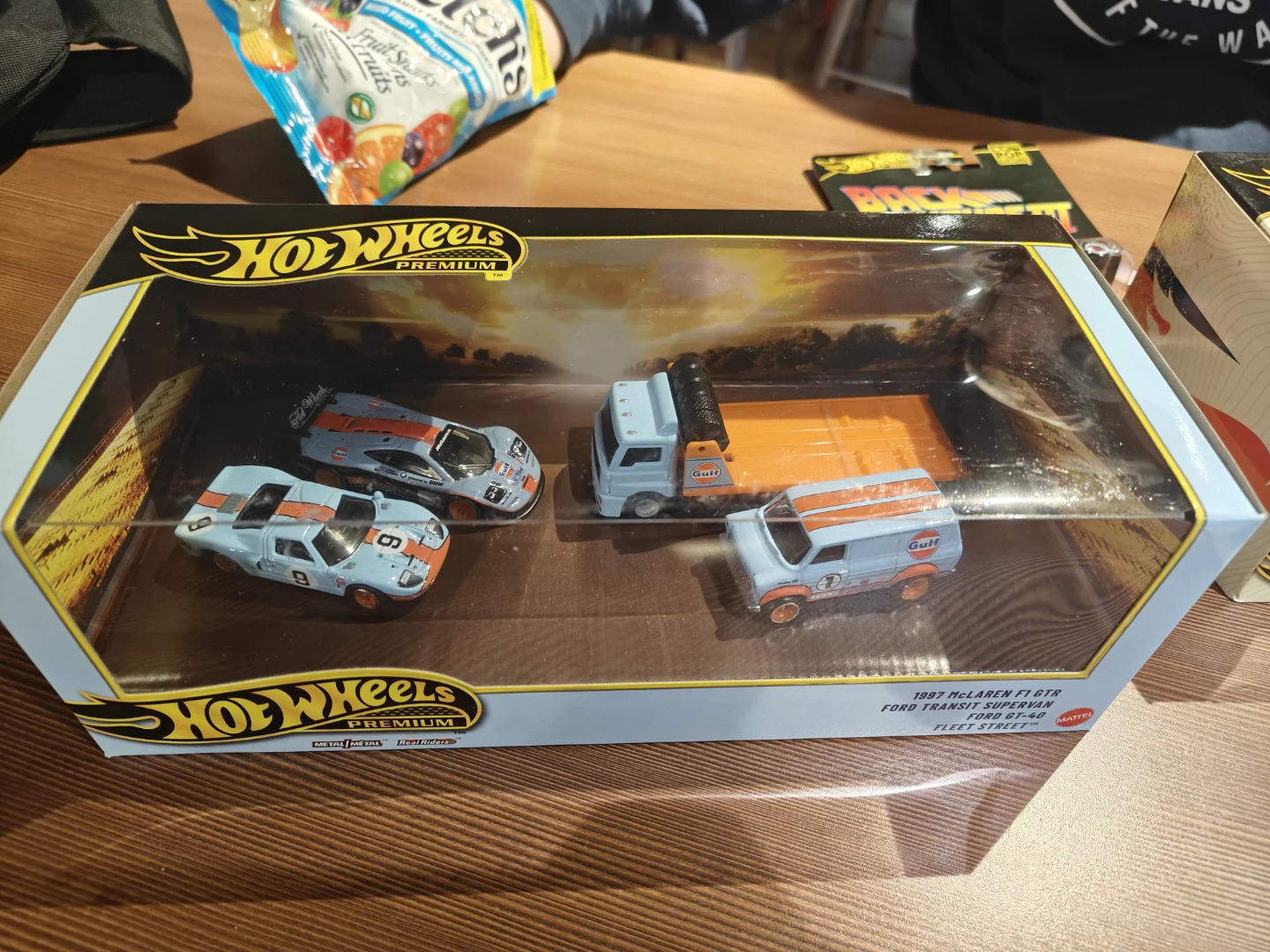 Hot wheels premium  gulf and offroad diorama bundle - photo 2
