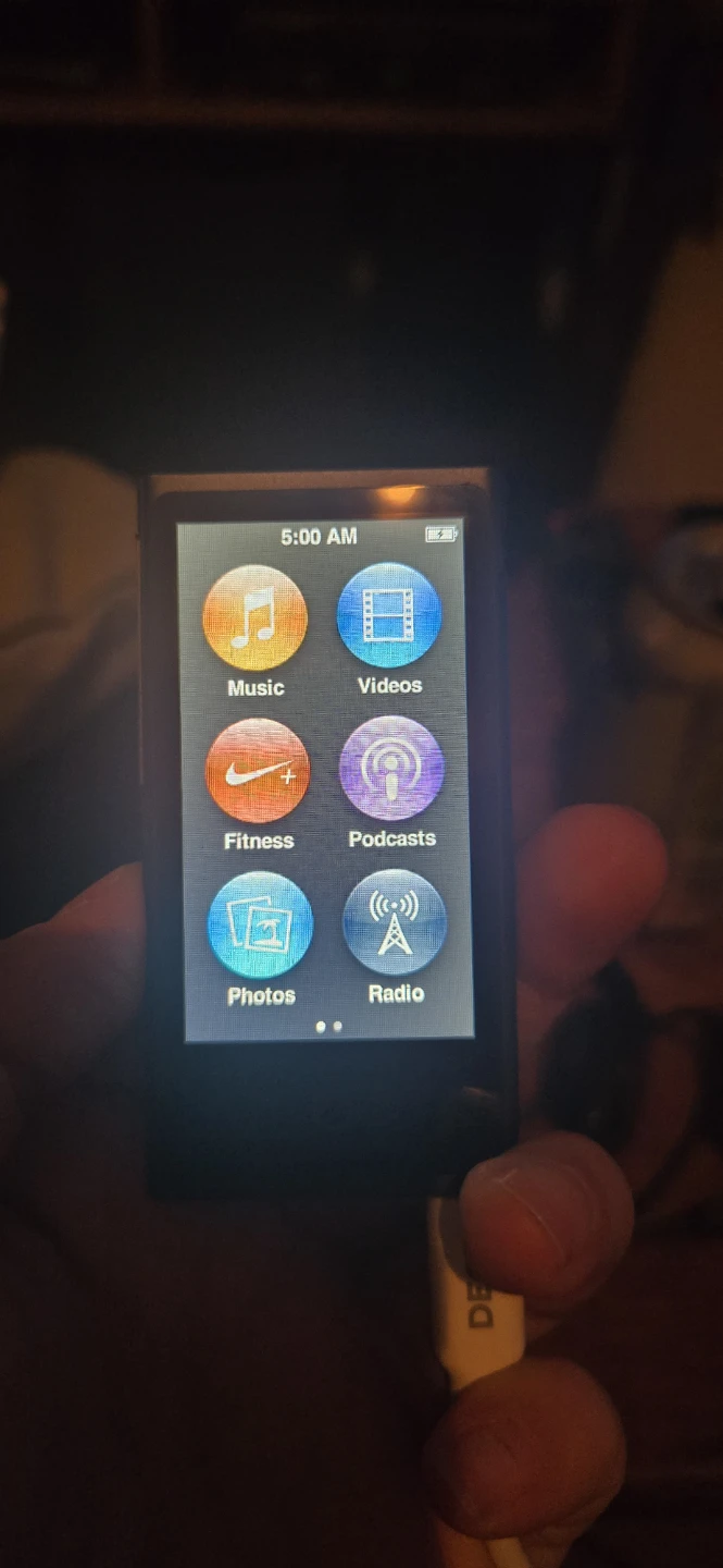Apple iPod Nano (7th Gen) 16GB - dark grey