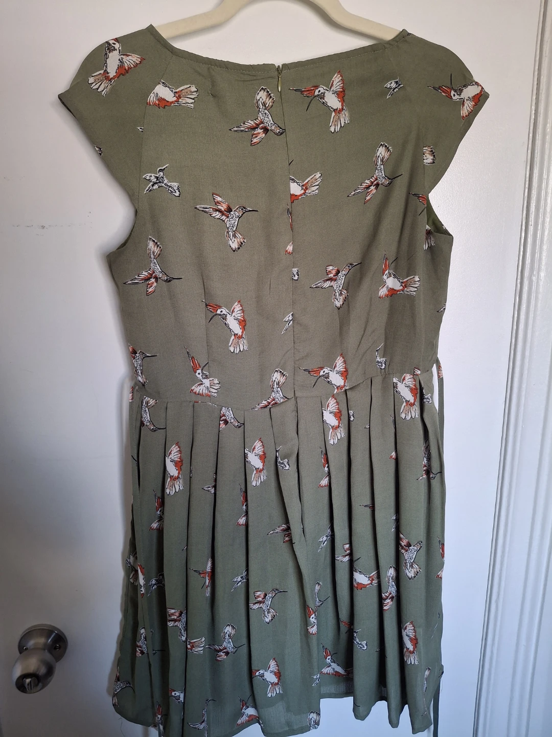 RISQUÉ Women's Green Hummingbird Print Pleated Dress - Size M - photo 4