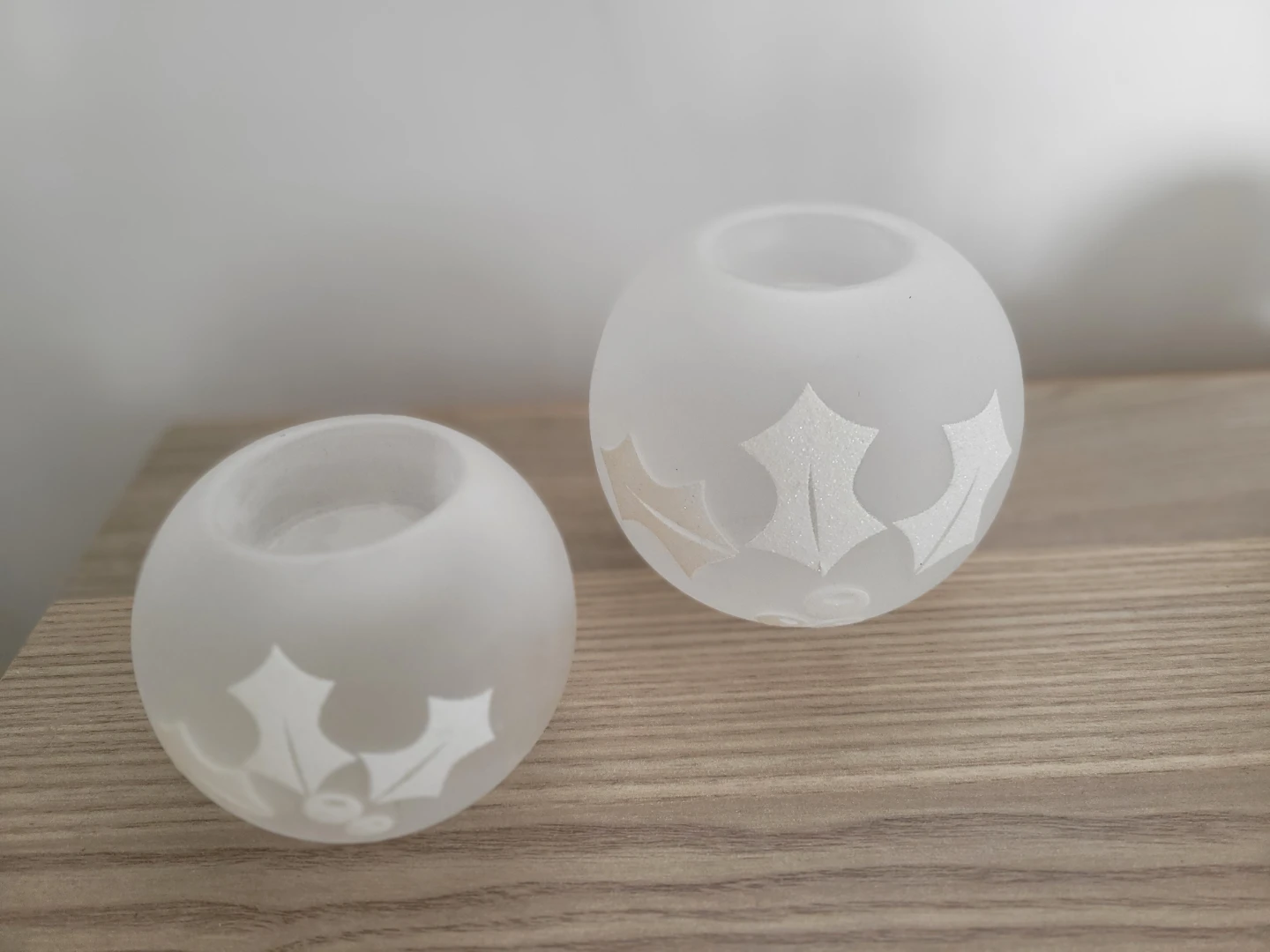 Set of 4 Frosted Glass Votive Holders with Holly Design - photo 5