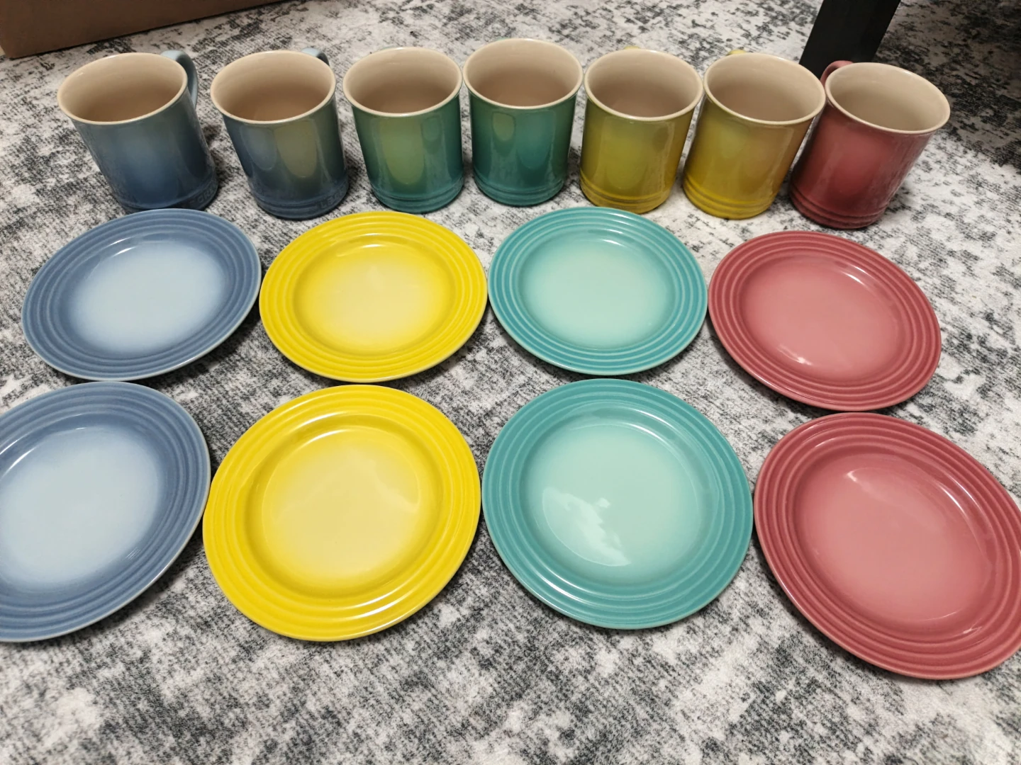 Le Creuset Stoneware Mugs and Plates Set