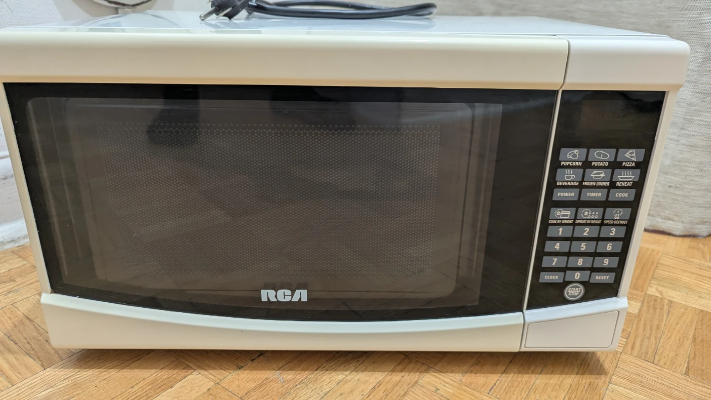 USED RCA Compact Microwave 900W \ 0.9cu.ft. Countertop Oven - photo 2