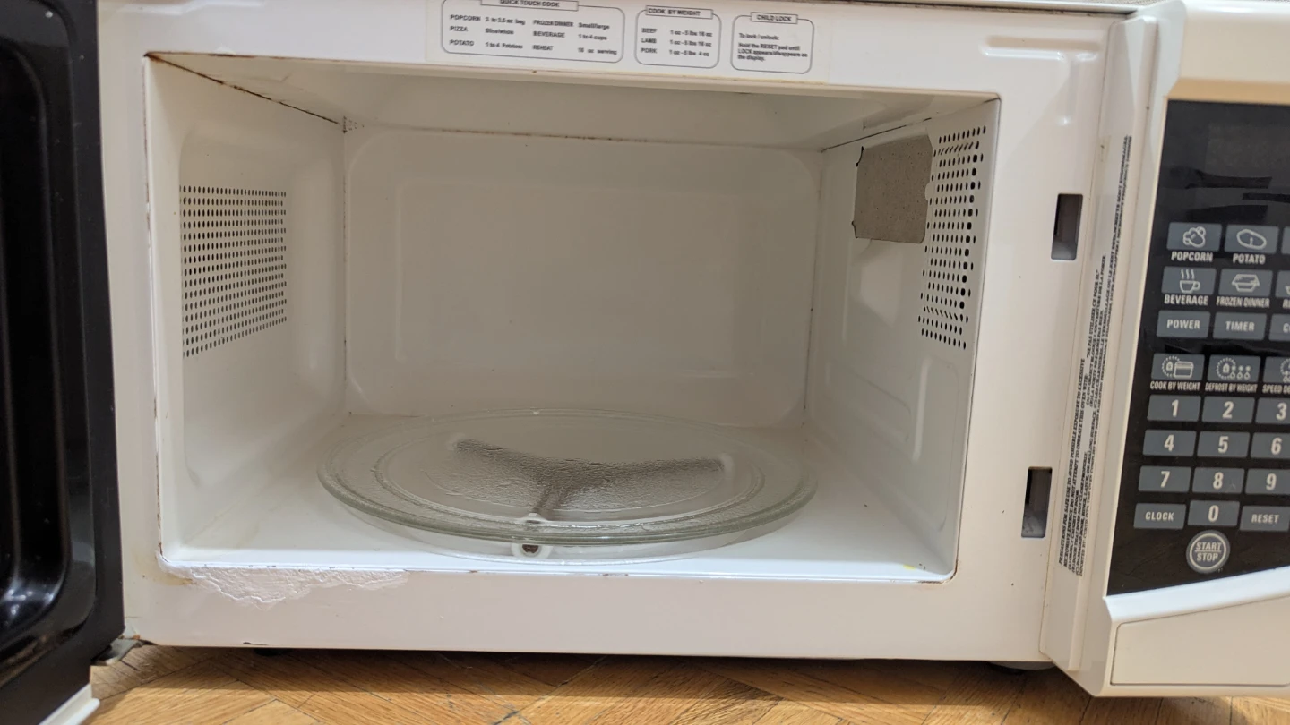 USED RCA Compact Microwave 900W \ 0.9cu.ft. Countertop Oven - photo 3