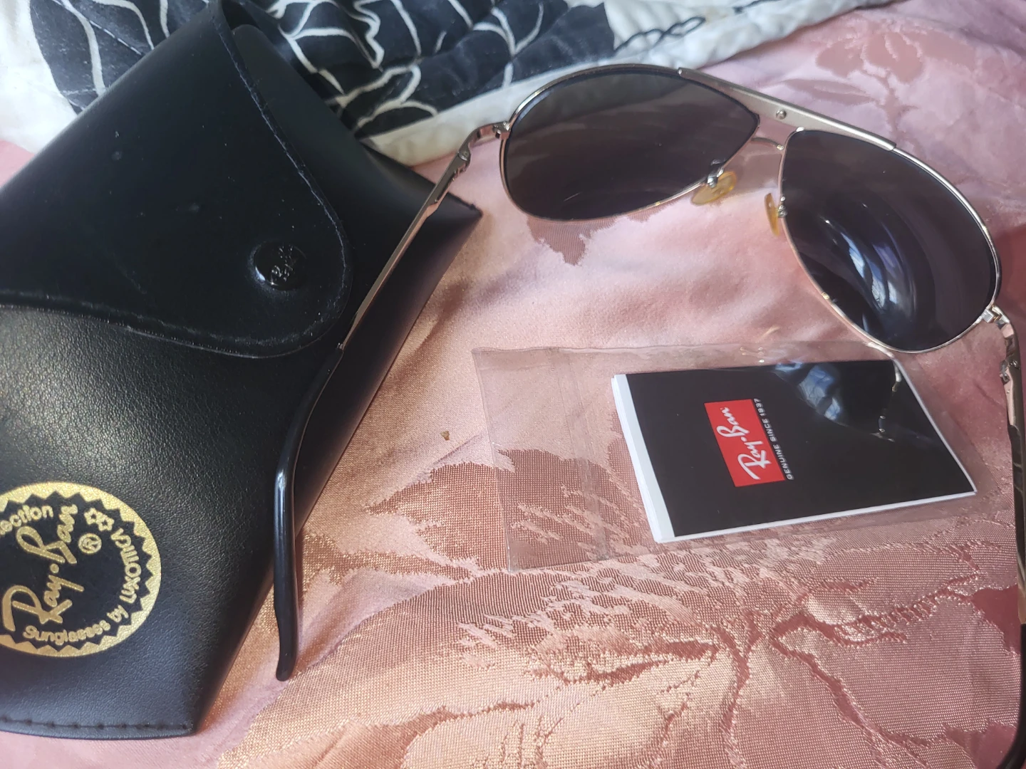 Ray-Ban Sunglasses with Case - photo 2