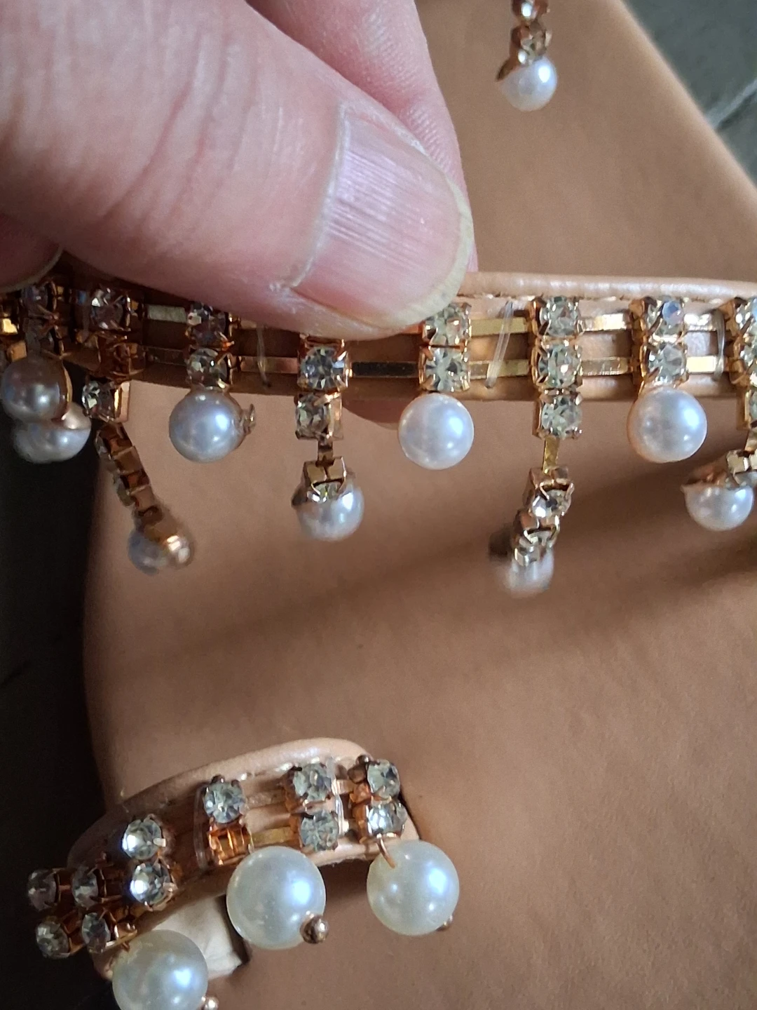 Tan embellished sandals with pearls and rhinestones, size 39 - photo 3