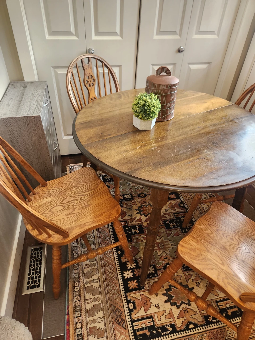 Vintage  Round Dining Table with 4 WHEELBACK Chairs - photo 4