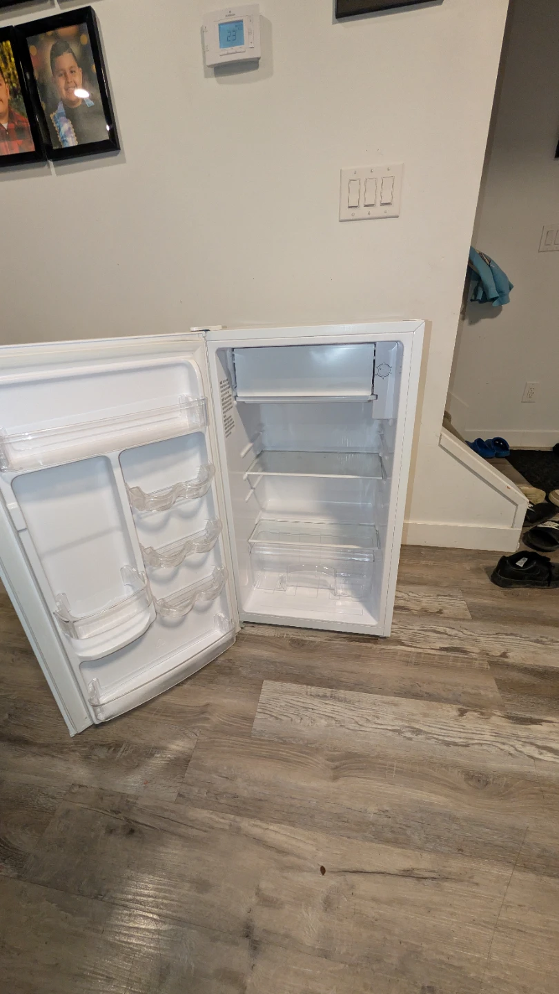 Hamilton Beach Mini Fridge