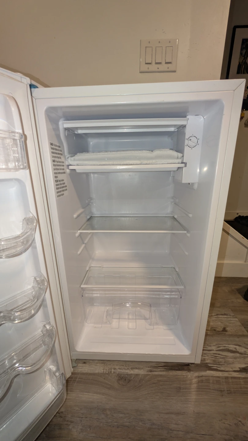 Hamilton Beach Mini Fridge - photo 2