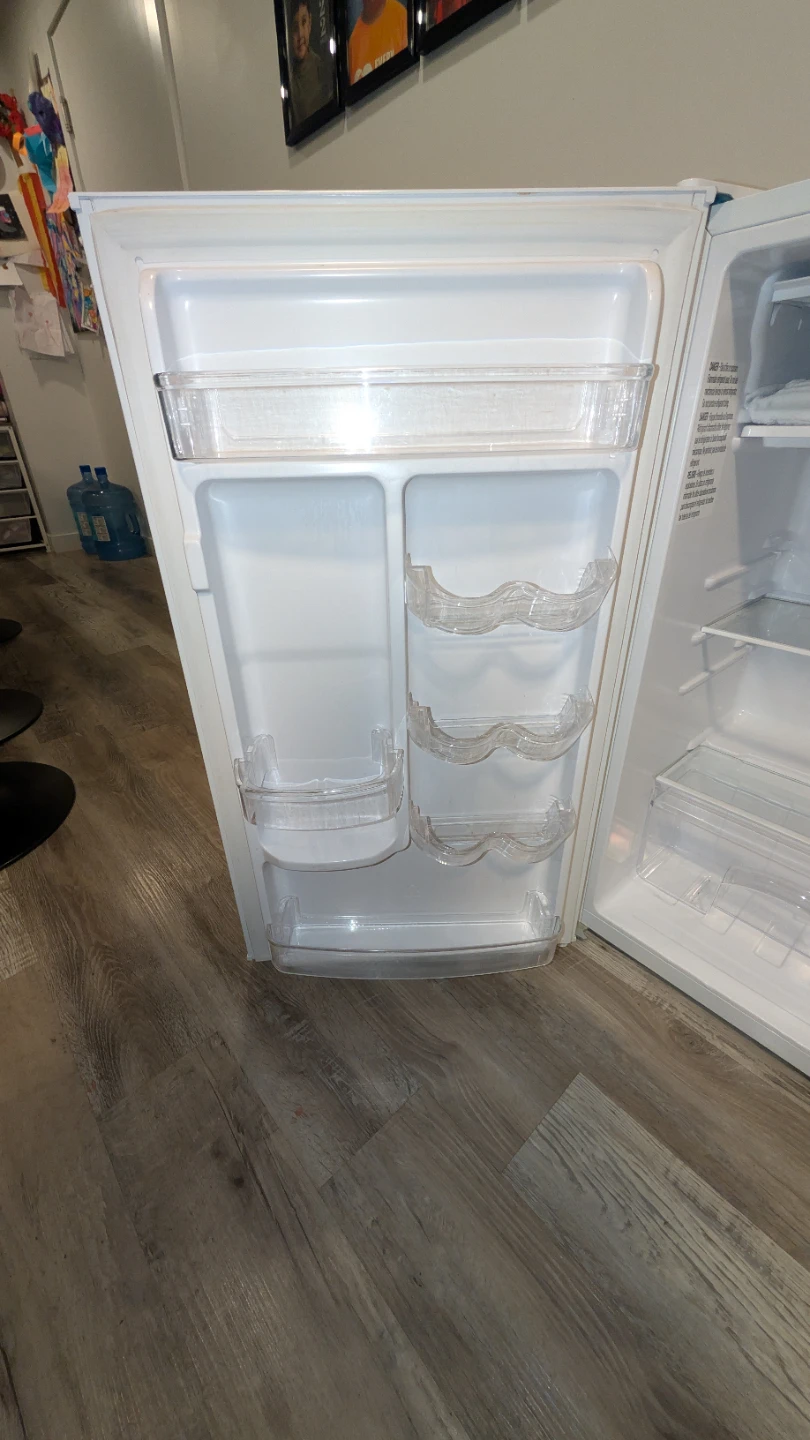 Hamilton Beach Mini Fridge - photo 3