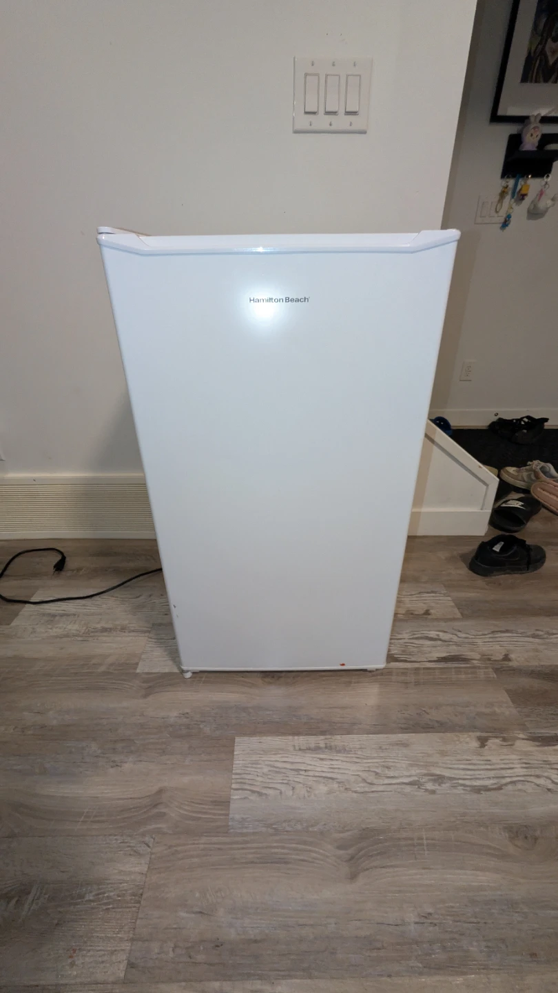 Hamilton Beach Mini Fridge - photo 4