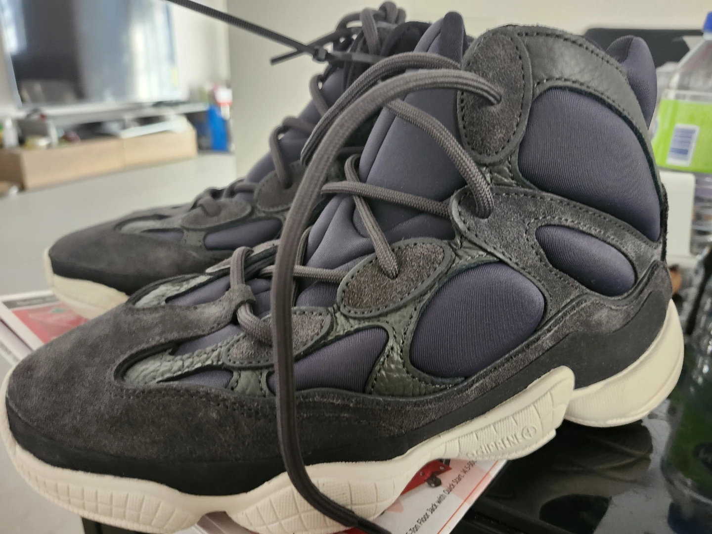 Adidas Yeezy 500 High size 7