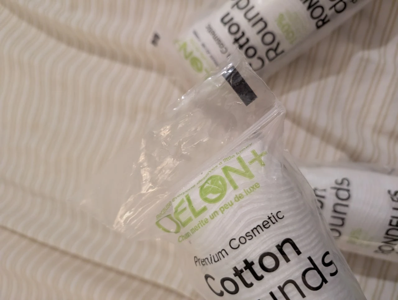 300 Cotton Rounds Cosmetic Swab Pads - photo 4