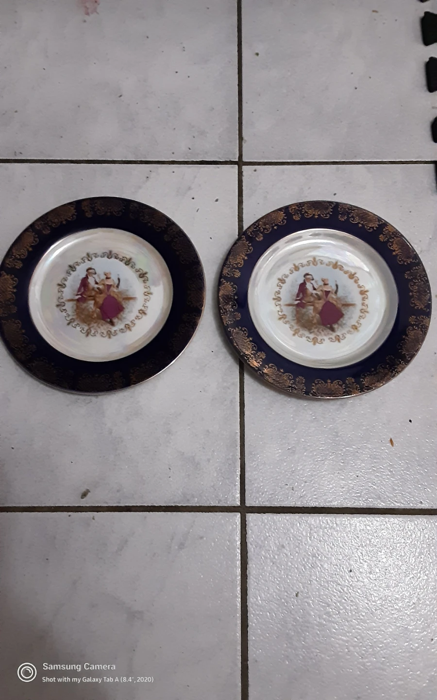 Bester Made in Japan Decorative Plates (Set of 2)