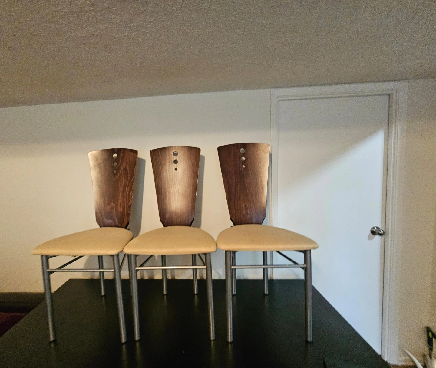 Set of 6 Modern chairs