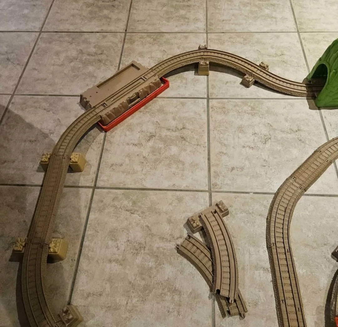 Thomas the Train Tracks and trains set - photo 2