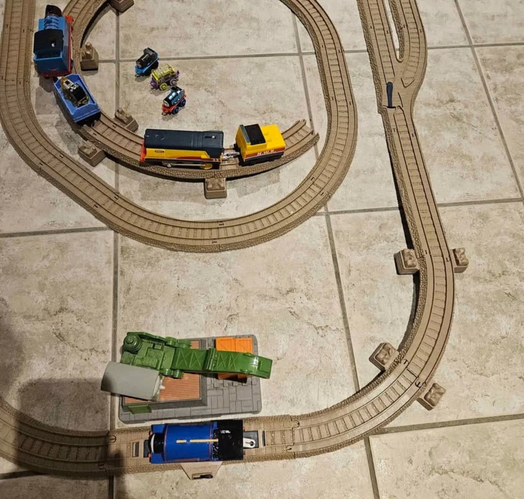 Thomas the Train Tracks and trains set - photo 4