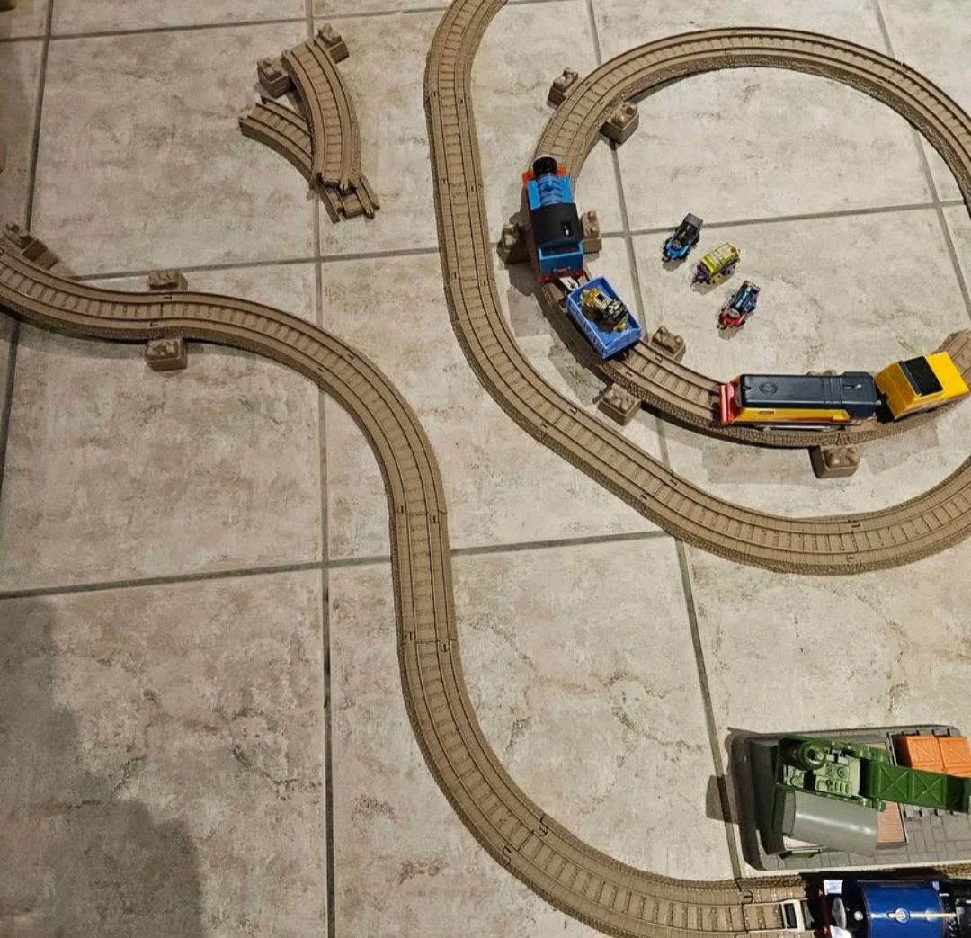 Thomas the Train Tracks and trains set - photo 5
