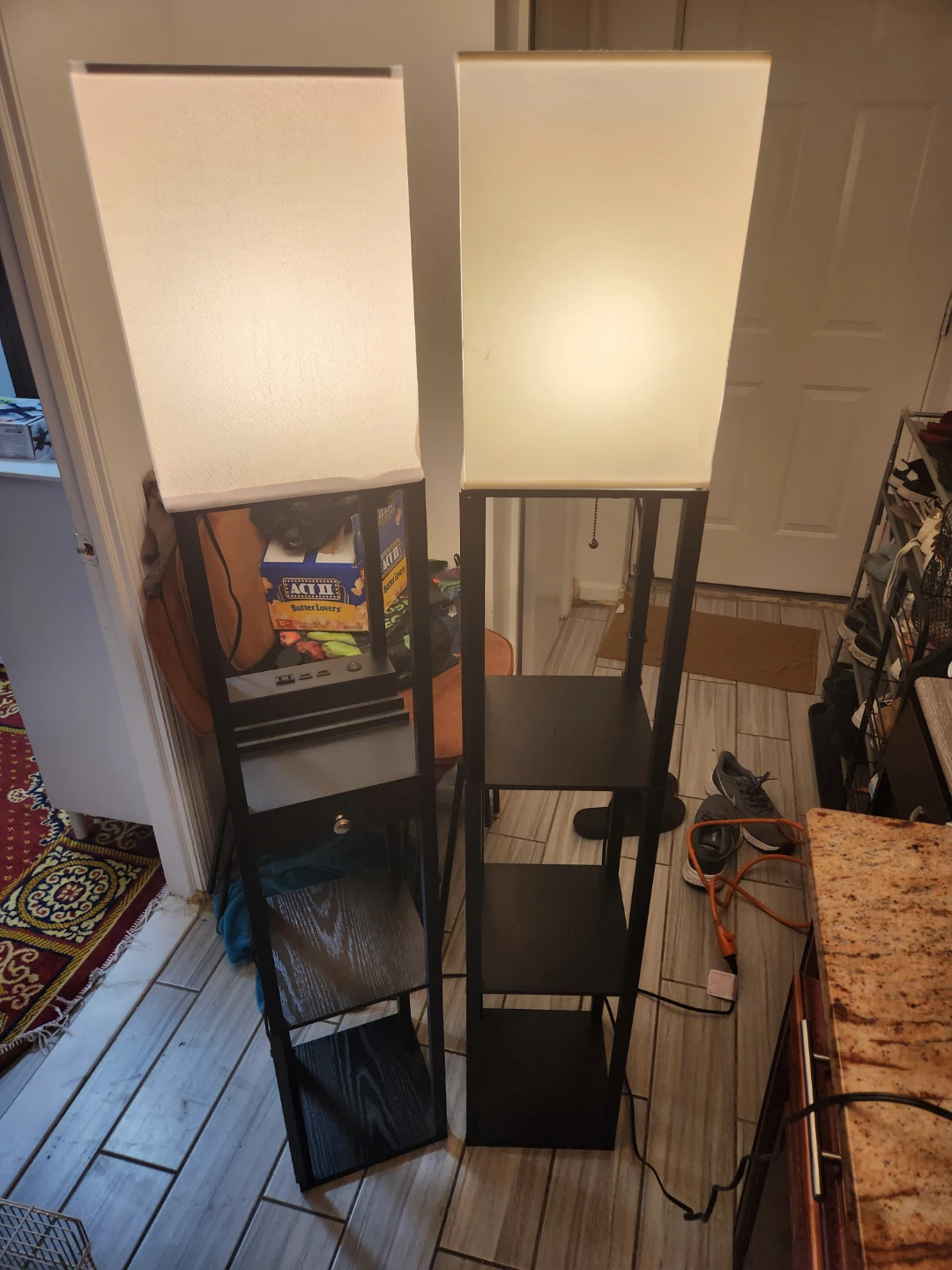 Like new set of 2 lamps with bulbs