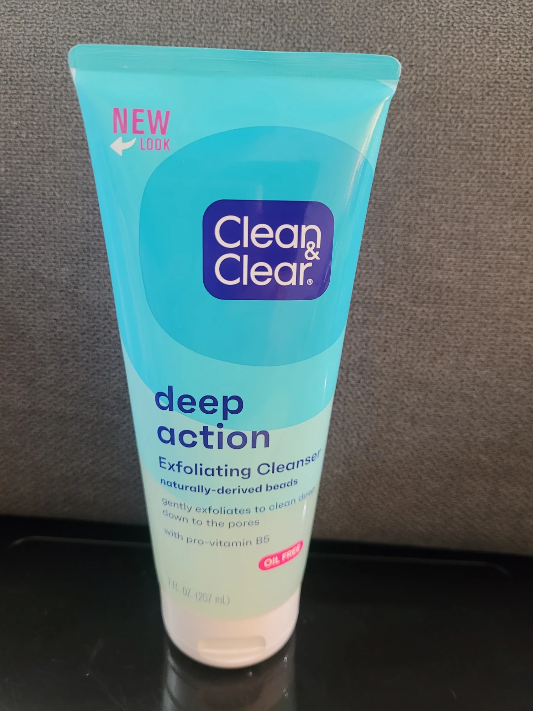 Clean & Clear Deep Action Exfoliating Cleanser 207ml