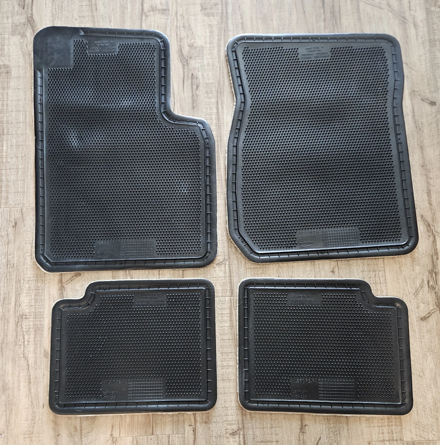 Cadillac dts car mats - photo 2