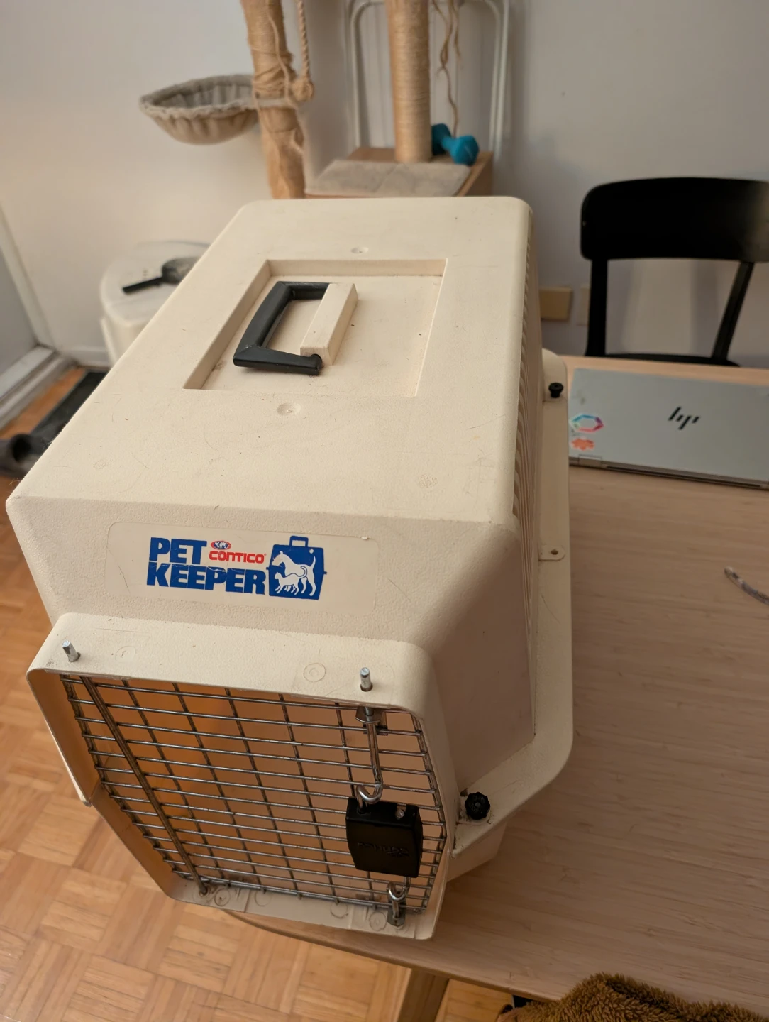 Pet Keeper Plastic Pet Carrier with Metal Door