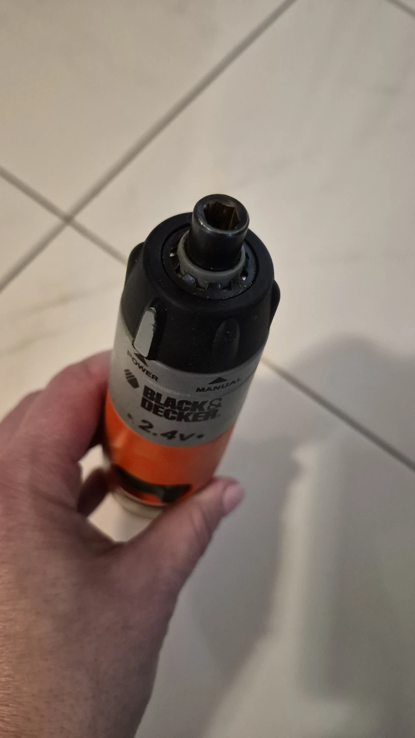 Black & Decker 2.4V Rechargeable Screwdriver - photo 2
