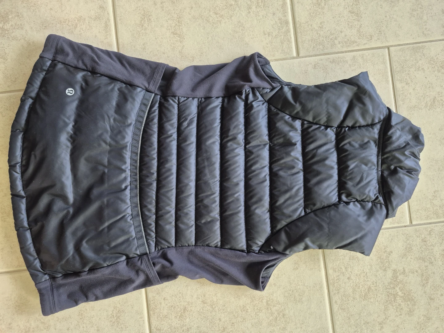 Lululemon Down Vest Black Women's Size 6 - photo 3