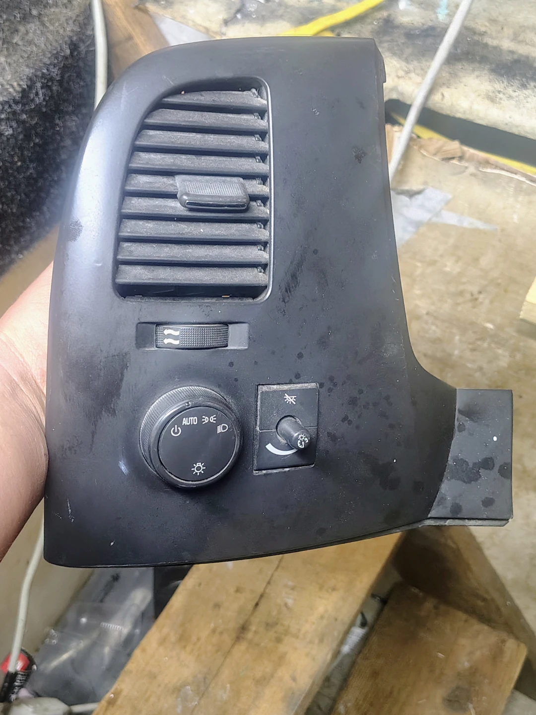 Chevrolet Silverado Light Switch Bezel with Vent - photo 2
