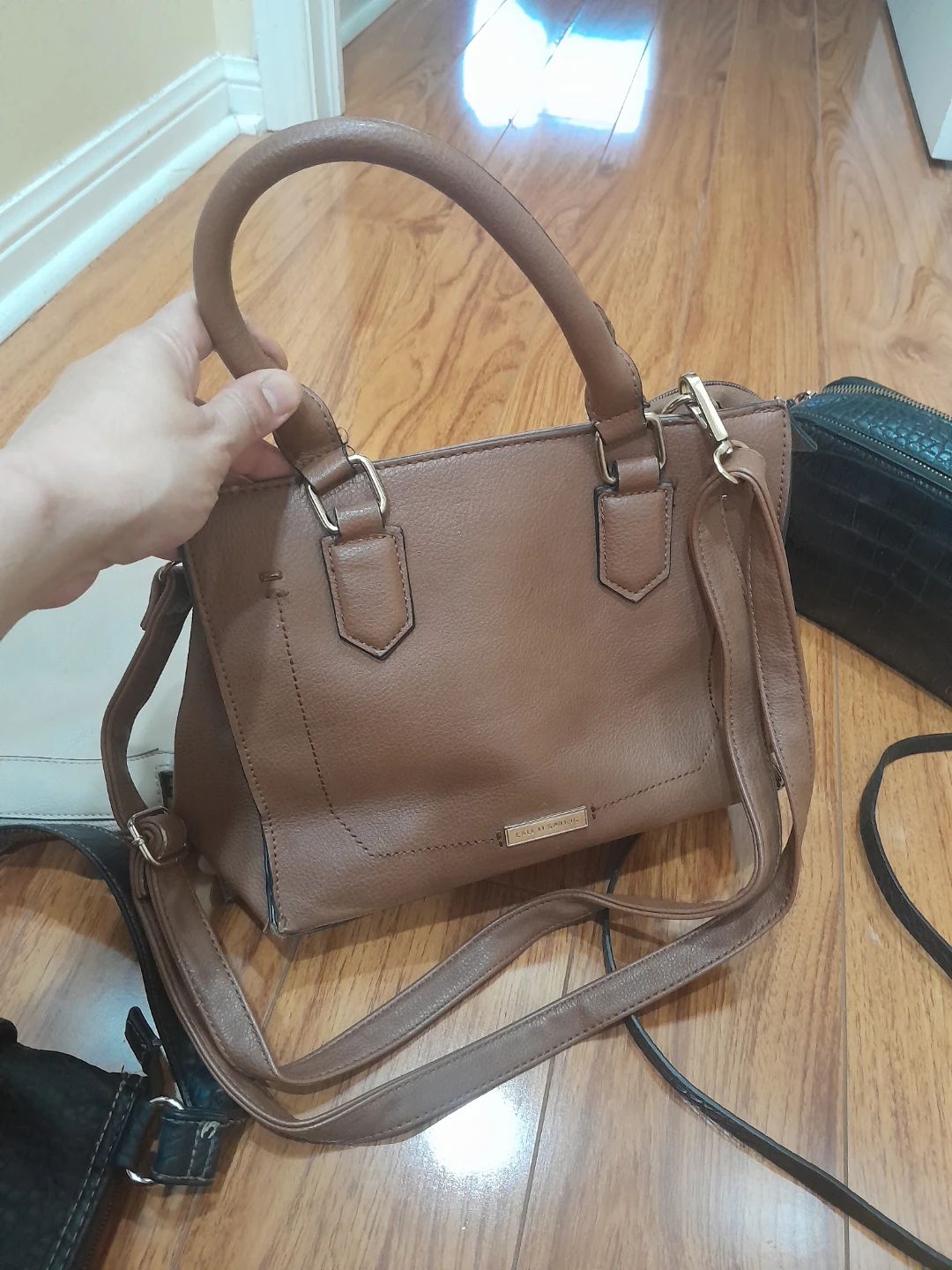 4 cross body bags guc all for $25 - photo 4