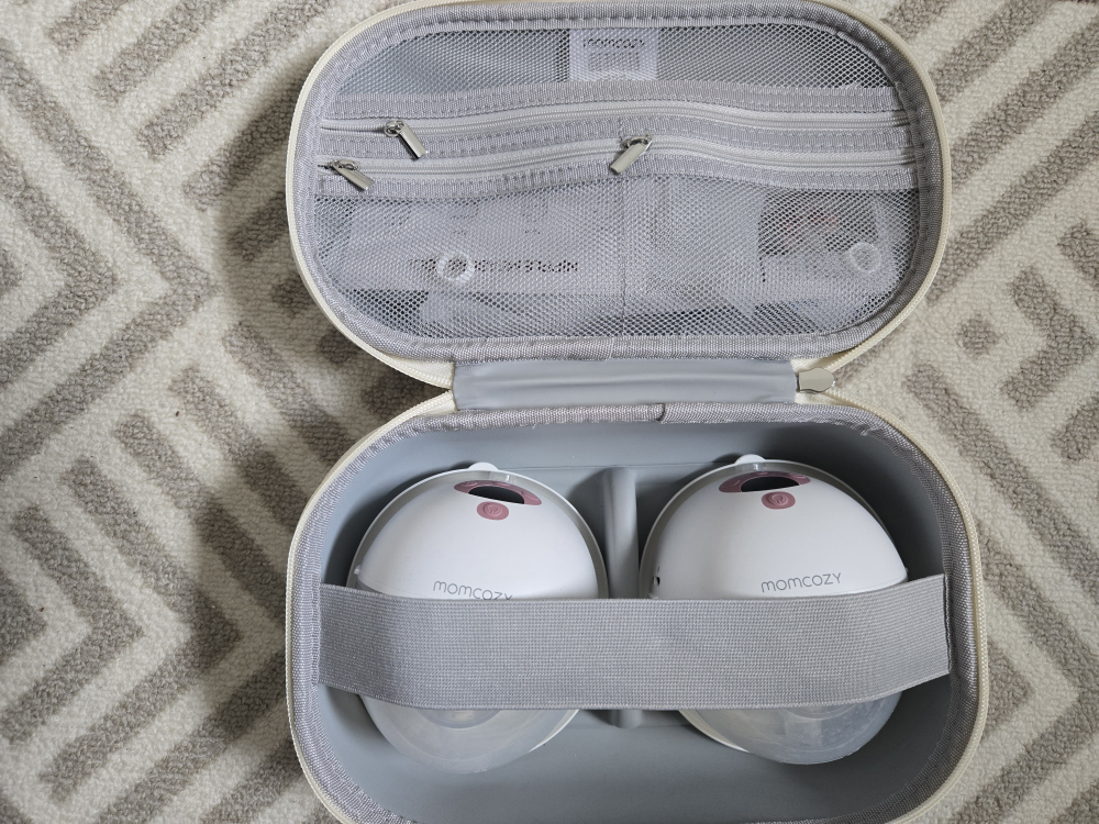 Momcozy Wearable Breast Pump Set with Case