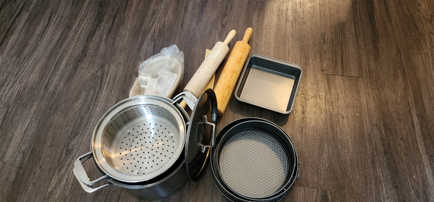 All clad deep pot d3 plus kitchen stuff for 100 dollars - photo 2