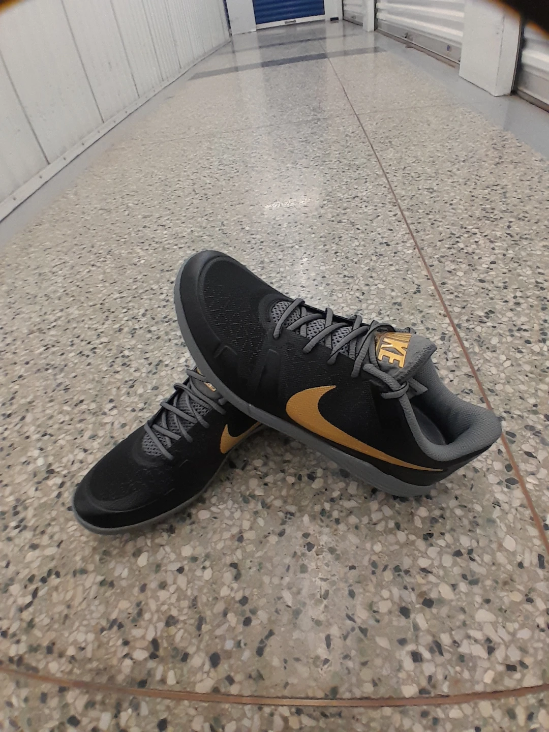 Nike Running Shoes Men's Size 8 Black Gold Men's Size 8 - photo 4