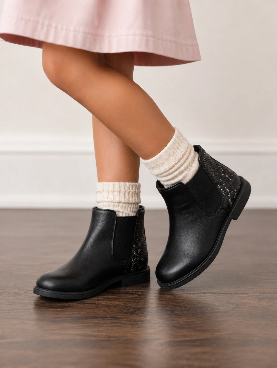 New in box girls GEOX Shawntel leather ankle boots size 11