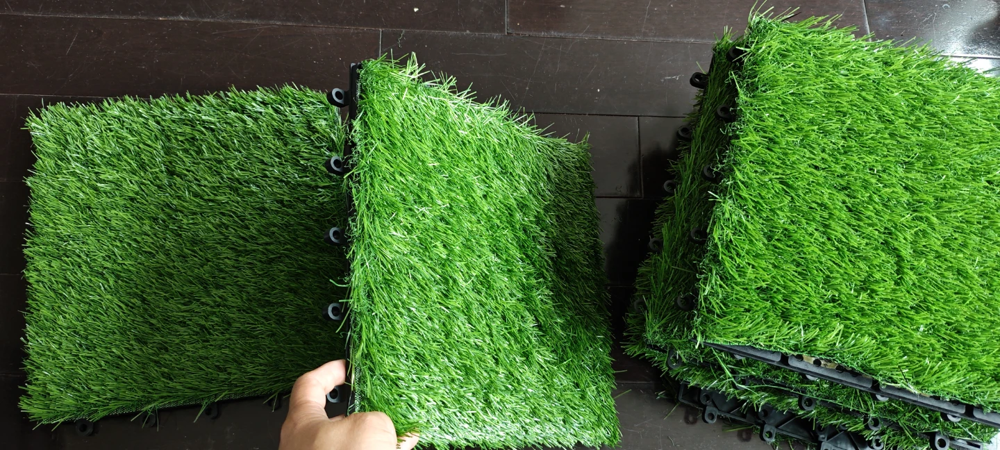 1'*1' Artificial Grass Tiles with Interlocking Base (Set of 10) - photo 4