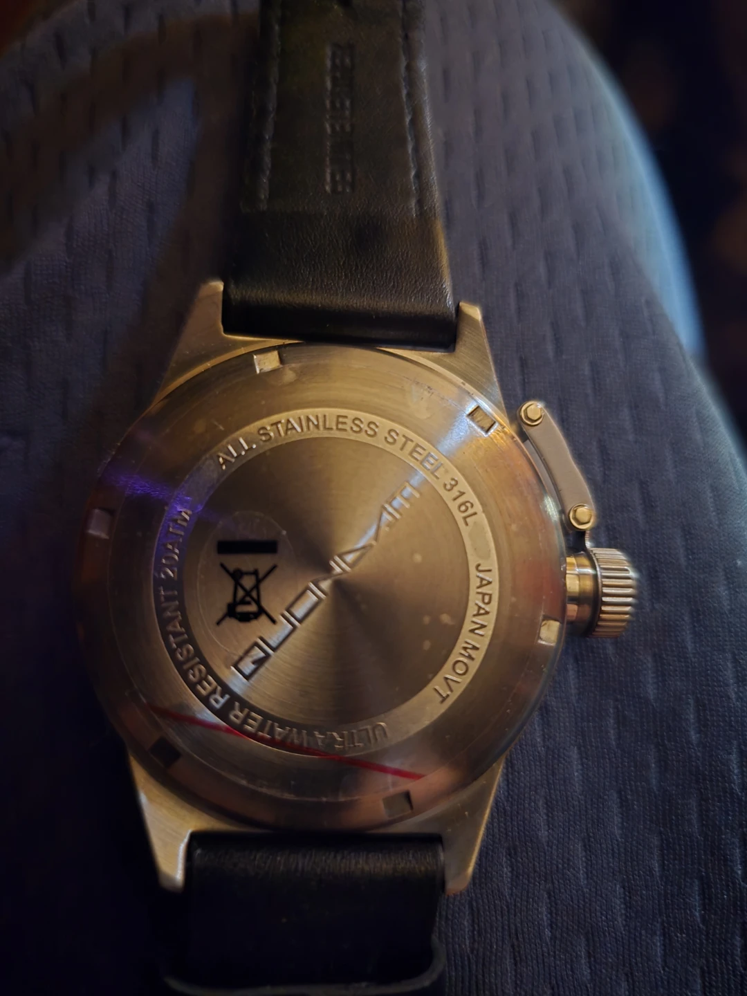 QUONDAM Ultra Water-Resistant Stainless Steel Watch - photo 3