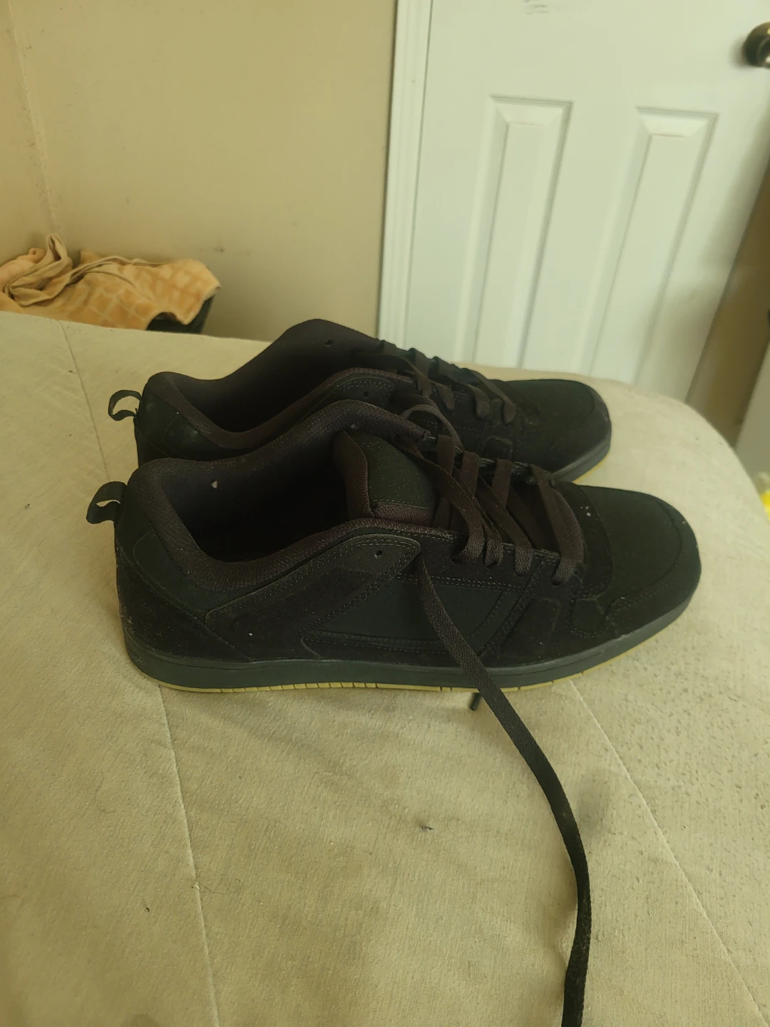 Black DC Shoes
