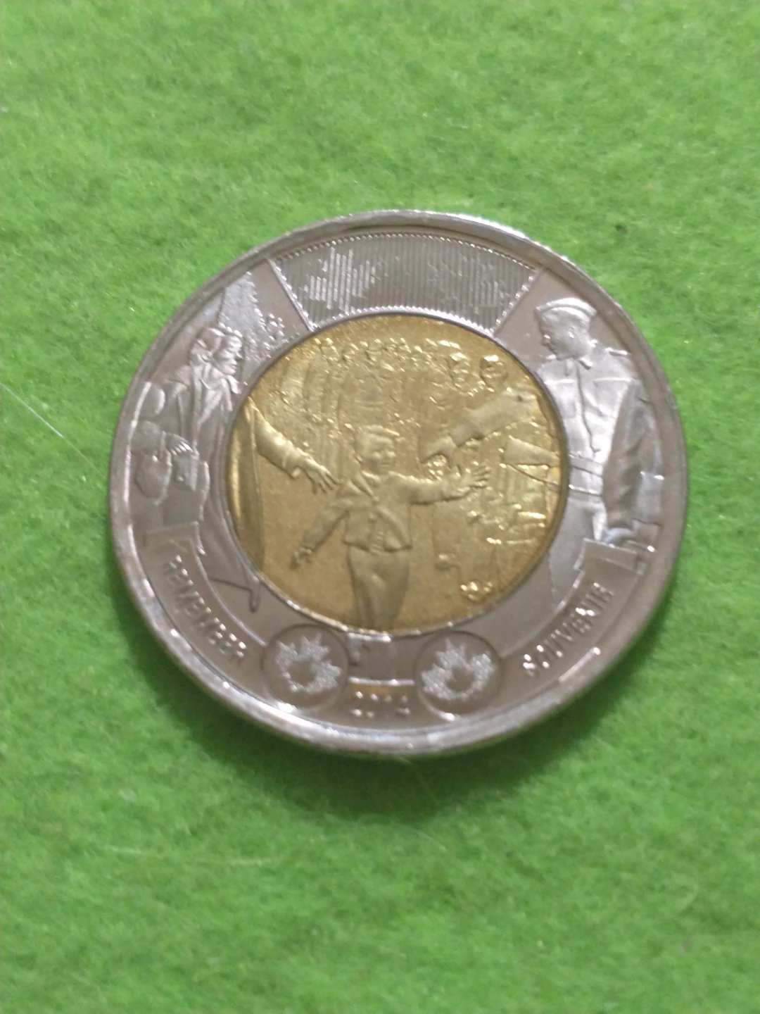 2014 Canada $2 "Remembrance" Coin - photo 2